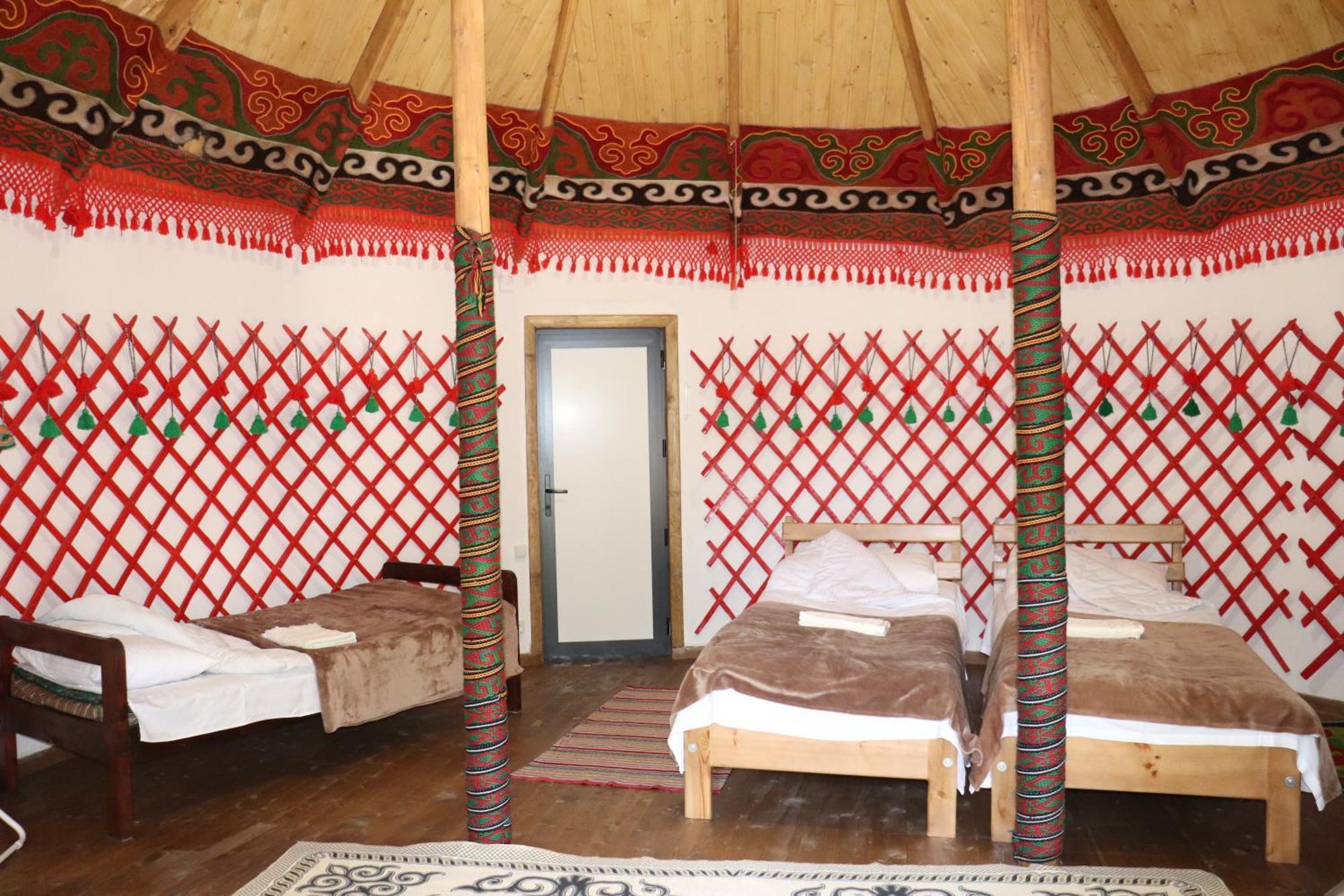 Happy Nomads Yurts & Hostel Karakol Dış mekan fotoğraf