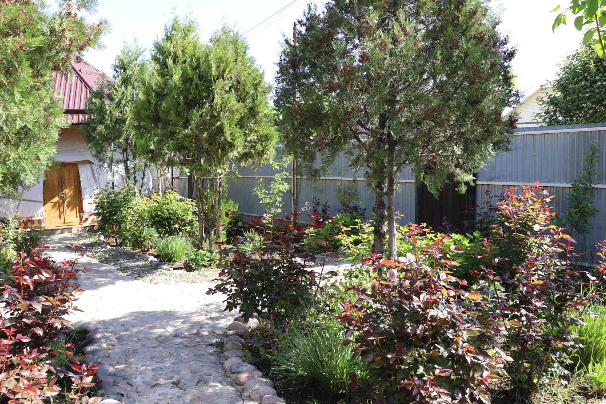 Happy Nomads Yurts & Hostel Karakol Dış mekan fotoğraf