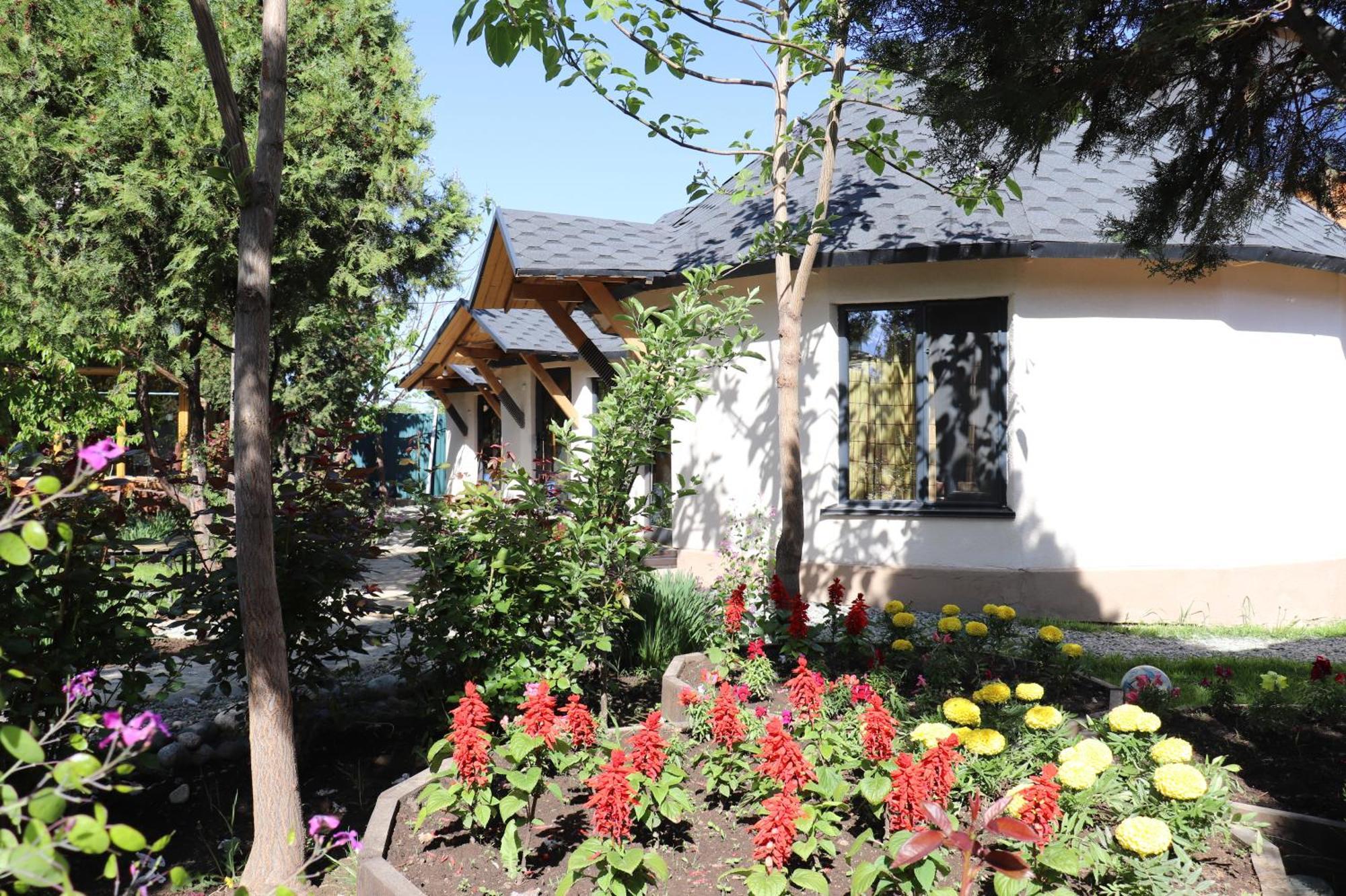 Happy Nomads Yurts & Hostel Karakol Dış mekan fotoğraf